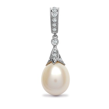 18ct White Gold Diamond And Pearl Pendant